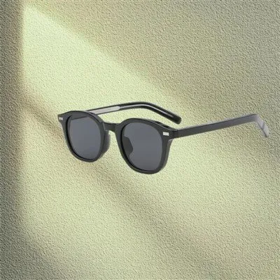 小顔向けの大きなサングラス